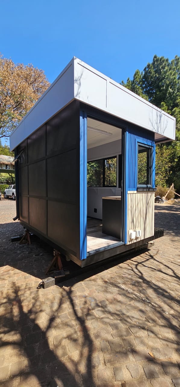 A GUARD HOUSES - PREMIUM (2.4 X 3)