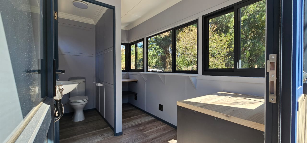 A GUARD HOUSES - PREMIUM (2.4 X 5)